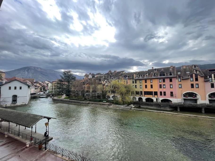 Quai Des Cordeliers, Balcon Et Vieille Ville Annecy Esterno foto